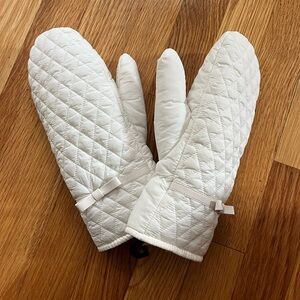 Quilted White Mittens with Bow Detail